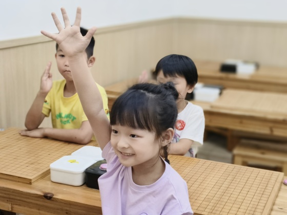 在歡樂的課堂里，孩子們沉浸在愉悅的氛圍中，享受著每一次的探索與學(xué)習(xí)~_副本.jpg